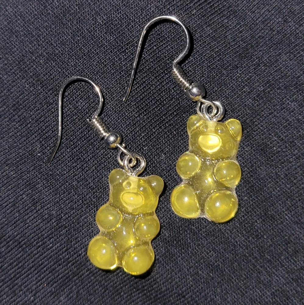 Earfleek Sweet Tooth dangle hook earrings NEW NWT gummy bears candy yellow
